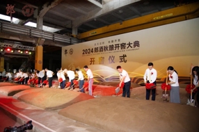 郎酒迎來(lái)規(guī)模最大兼香秋釀開(kāi)窖，背后有何深意？